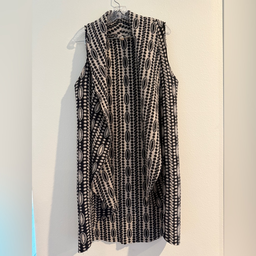 Moth Black and White Patterned open vest XS/SM